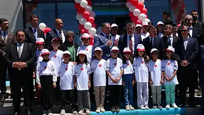 Bakan Tekin, Erciş Bilim ve Sanat Merkezi'nin açılışını yaptı