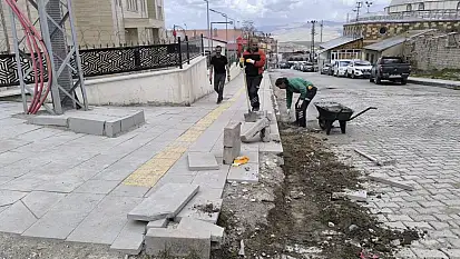 Başkale'de kaldırımlar yenileniyor