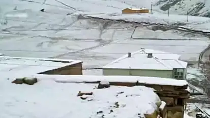 Başkale'de Mayıs ayında kar yağışı etkili oldu