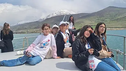 Çocuklar Van'ı fotoğraflıyor