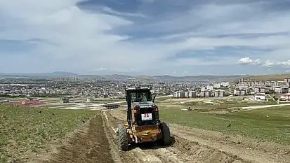 Edremit Belediyesi yol yapım çalışmalarını sürdürüyor