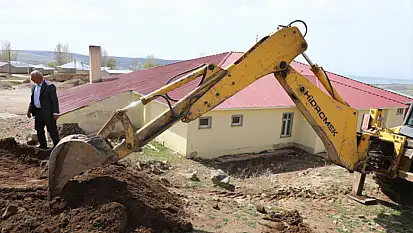 Erciş Belediyesi'nden Çimen Mahallesi'nde çalışma