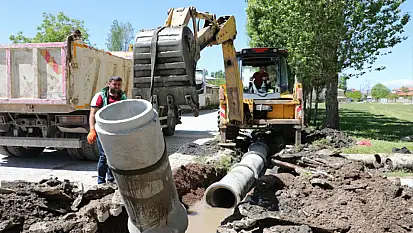 Erciş Belediyesi'nden su tahliyesi çalışmaları