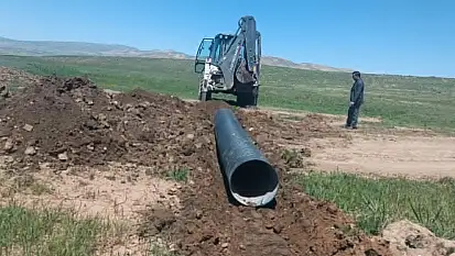 Gürpınar'da arazi yollarında bakım onarım çalışması