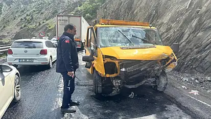 Hakkari-Van yolunda trafik kazası