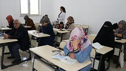 Okuma yazma kursları ile geleceğe güvenle bakıyorlar