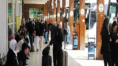 Otobüs terminali'nde bayram yoğunluğu