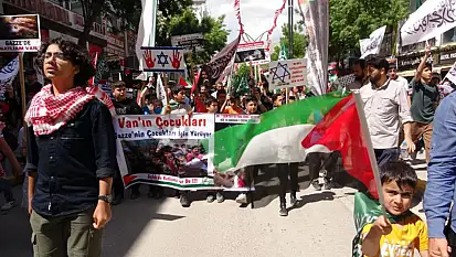 Van'da çocuklardan Gazzeli akranlarına destek yürüyüşü