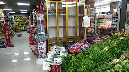 Van'da market ve bakkalların ekmek dolapları boş kaldı