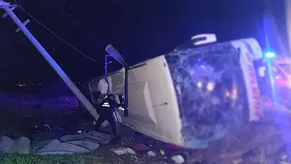 Van'da yolcu otobüsü devrildi: 28 yaralı