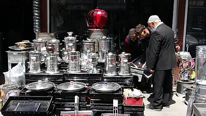 Van'ın tarihi çarşısında mangal ve semaver üretimi arttı