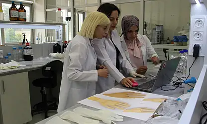 Türk bilim insanları geliştirdi: Bu eldiven sağlık alanında çığır açacak
