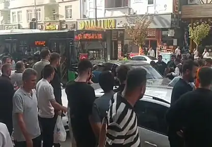 Aracı içinde bayılan sürücü hastaneye kaldırıldı