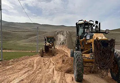 Edremit Belediyesi'nden yol yapım ve onarım çalışmaları