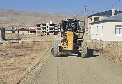 Gürpınar'da yol çalışmaları sürüyor