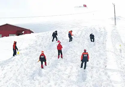 Van AFAD'dan Hakkâri'de hayat kurtaran çığ eğitimi