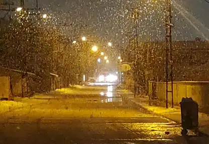 Van'da lapa lapa kar yağışı