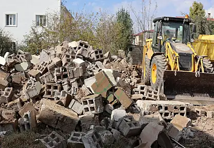 Van'da metruk yapıların yıkımı devam ediyor