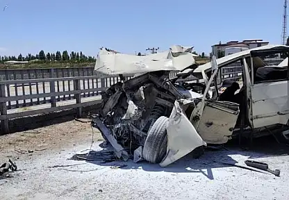 Van'da tır otomobile çarptı 4 yaralı