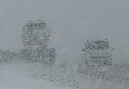 Van Kurubaş Geçidi'nde kar yağışı ve sis etkili oldu