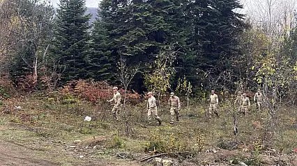 Annenin donarak, oğlunun düşerek öldüğü üzerinde duruluyor