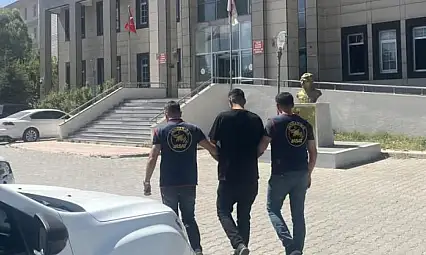 Aranan suçlu sahte kimlikle yakalandı