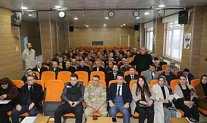 Başkale'de sağlık farkındalığı için muhtarlar bir araya geldi