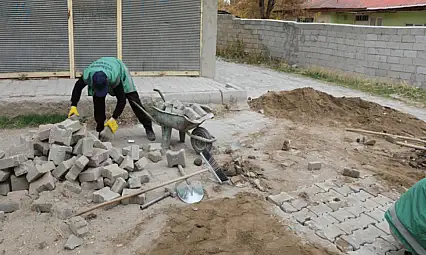 Bayazıt Mahallesi'nde parke taşı döşeme çalışmaları tamamlandı