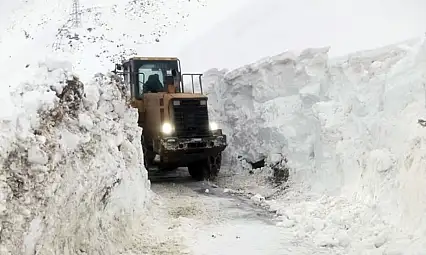 Çığ tehlikesi nedeniyle karla mücadele çalışmaları durduruldu