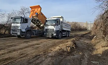 Gürpınar'da yol çalışmaları sürüyor