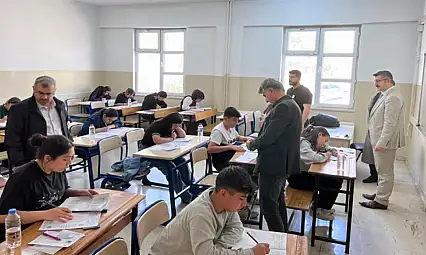 Hakkari'de bursluluk sınavı başarıyla tamamlandı