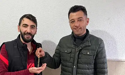 Kaybolan altın bileklik sahibine teslim edildi