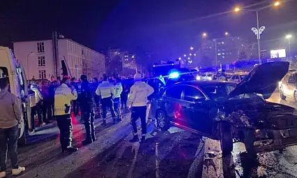 Polisten kaçarken kaza yaptı: 3 yaralı