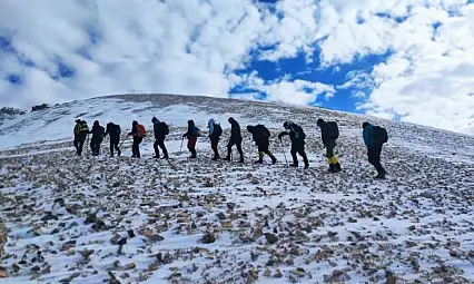 Van'da doğaseverler 3 bin 395 rakımlı Vivara Dağı'nda zirve yaptı