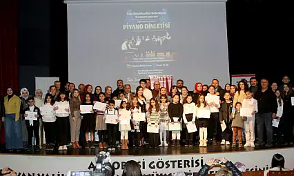 Van'da minik öğrencilerden sanata yolculuk