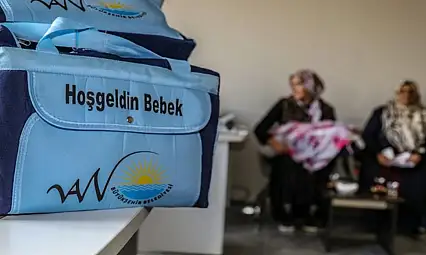 Yeni doğan bebeklere Büyükşehir Belediyesi'nden hediye paketi