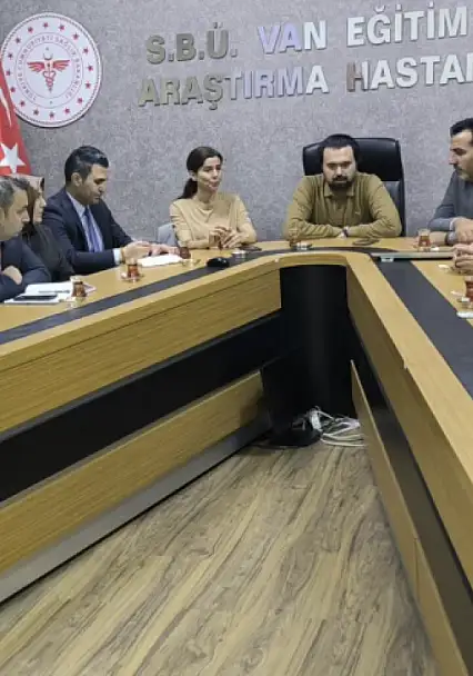 İl Sağlık Müdürü Tosun, göz kliniği hekimleriyle bir araya geldi