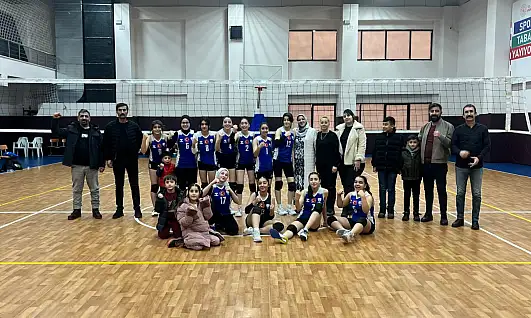 Edremit Belediyesi voleybol takımı namağlup şampiyon oldu