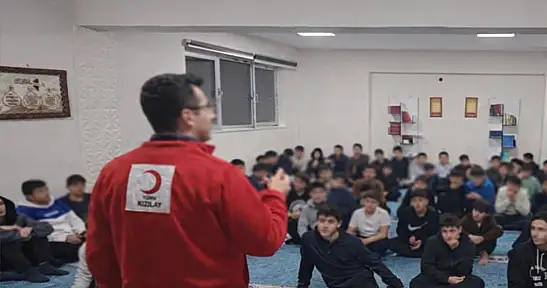 Kızılay gönüllüleri lise öğrencileriyle bir araya geldi