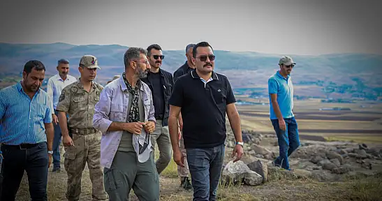 Türkmeneoğlu, Körzüt Kalesi kazı çalışmalarını inceledi