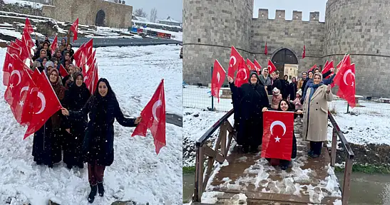 Van Kalesi'nde kadınlarla bayrak sevgisi yürüyüşü