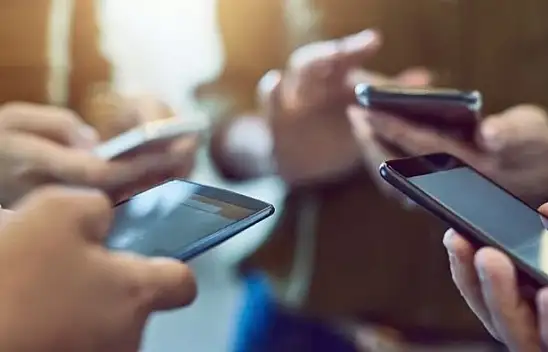 Gençlere verilecek vergisiz telefonlar belli oldu