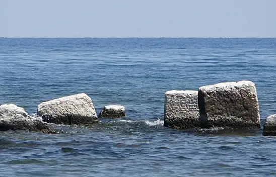 Van Gölü'nde asırlık toplu mezar alanı ortaya çıktı