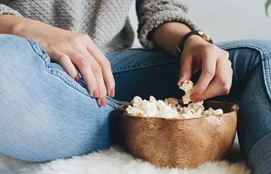 Yemeden önce iki kere düşünün: Herkes bu hatada ısrar ediyor... Kansere davetiye çıkarıyor!