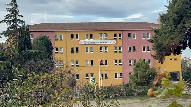 15 öğrenci zehirlenme şüphesiyle hastaneye kaldırıldı