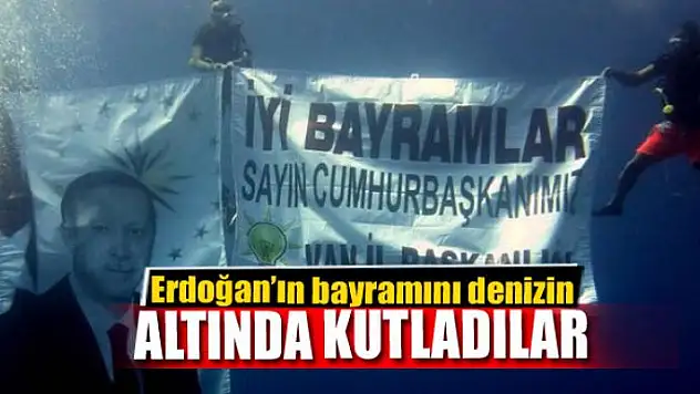 Cumhurbaşkanı Erdoğan'ın bayramını denizin altında kutladılar 
