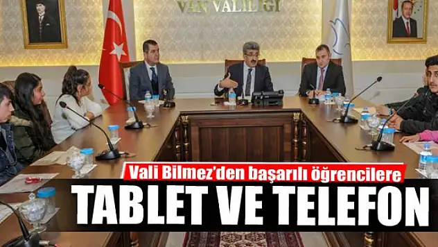 Vali Bilmez'den başarılı öğrencilere tablet ve telefon