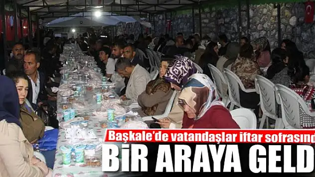 Başkale'de vatandaşlar iftar sofrasında buluştu 