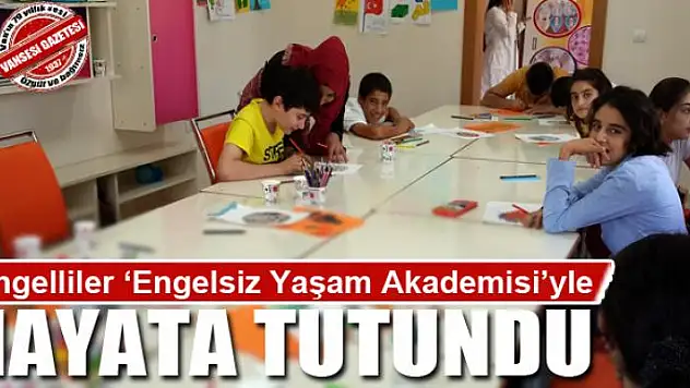Engelliler 'Engelsiz Yaşam Akademisi'yle hayata tutundu