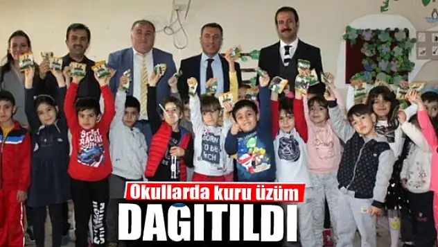 Van'daki okullarda kuru üzüm dağıtımı